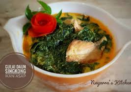 Ubi kayu bernama latin manihot utilissima ini dapat. Resep Gulai Daun Singkong Ikan Asap Oleh Nayarra S Kitchen Cookpad