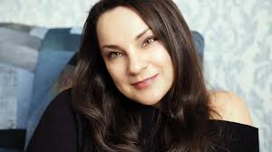 Pamätáte si Lady Mel zo šou Miliónový tanec? Vtedy randila s Johnym  Mečochom, teraz ukázala svojho muža a dcéru