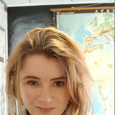 Eloise Barker's Instagram, Twitter & Facebook