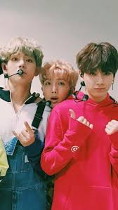He looked away from the phone and coolly told v that he loved him! Tae Rapmon And What I Think Is Suga Can T Really Tell Bangtan Bts Boys Jungkook