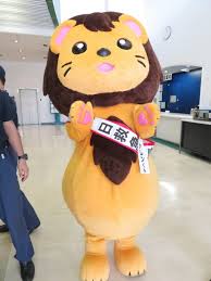 初秋 残暑の千葉市動物公園 前編 レッサーパンダ特集 換毛を終えてぴかぴかになった風太くん一家総勢７頭 １日救急隊員の風太くん着ぐるみや生誕15年の風太 くん写真展や国際レッサーパンダデーを前にして増えた売店のレッサー グッズも 千葉市 千葉県 の旅行記