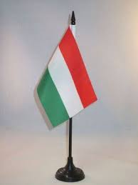 Elle a pour capitale budapest, pour langue officielle le hongrois et pour monnaie le forint. Drapeau De Table Hongrie 15x10cm Petit Drapeaux De Bureau Hongrois 10 X 15 Cm Az Flag Sport Et Loisir Hongrie Drapeau