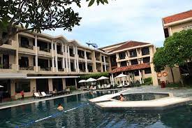Hotel tersebut memiliki fasilitas yang mewah dan kolam renang yang indah. View Bangunan Hotel Dan Kolam Renang Picture Of Hoi An Historic Hotel Tripadvisor
