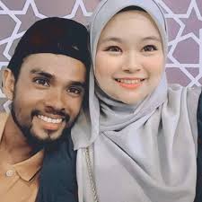 Pandora dulu mahal mmg tak mampu Sekarang dah mampu sbb kantoi dari china  kan.. Tapi sy tetap tak minat😀 Kenapa ada orang fanatik pandora ye? Bukan  emas pun