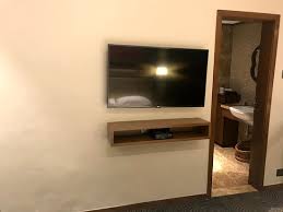 Check out my paint thread. Tired Looking Walls Require A Coat Of Paint Picture Of Sun N Sand Hotel Mumbai Tripadvisor