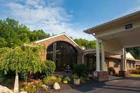Brookwood Retirement Community Senior Living Community Assisted Living Nursing Home Independent Living Ccrc In Cincinnati Oh Findcontinuingcare