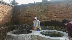 Check spelling or type a new query. Ritual Mandi Telanjang Di Sumur Gandeng Dipercaya Bisa Dekatkan Jodoh