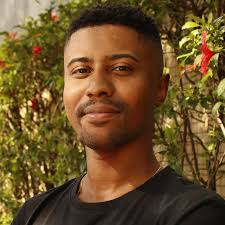 Após 10 anos, filho de Ivete Sangalo muda o visual e faz boa ação