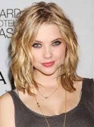 Neanche in po' sono per quelle che vogliono avere uno stile pazzesco con un taglio medio a . Tagli Per Capelli Medi Ricci Per La Primavera Estate 2015 Foto 25 Di 29 10elol