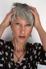 It may vary from above the ears to below the chin. Ombre Remy Human Hair Granny Silver Gray Body Wave Frisuren Frisuren Kurz Graue Frisuren