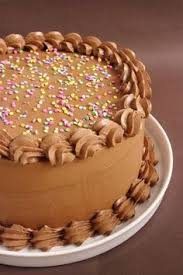 Un Layer Cake Nutella Avec Des Couches De Gateau A La Noisette Et Un Glacage Au Nutella Simple Efficace Gateau Au Nutella Gateaux Et Desserts Glacage Nutella