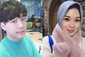 Pria ini lahir pada 26 april 1973. 6 Idol Kpop Youtuber Korea Muslim Yang Akan Rayakan Ramadan
