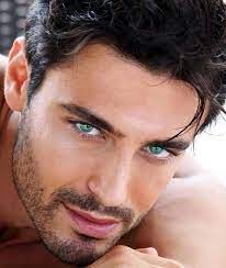 Pin By Lizette Mejia On Ojos Hermosos De Hombres Black Hair Green Eyes Beautiful Men Faces Guys With Green Eyes