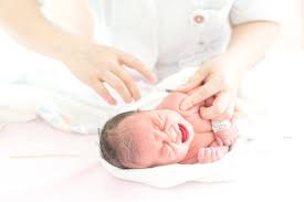 Berawal dari lahir alfachri kuat banget menyusunya dok, setelah umur satu bulan dan setelah imunisasi di bulan pertama, fachri jadi jarang menyusu, biasa 1 jam sekali. Ibu Baru Harus Tahu Ini 5 Imunisasi Dasar Wajib Diberikan Untuk Bayi 0 12 Bulan Bukareview