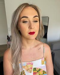 Simple eye with lashes and a...