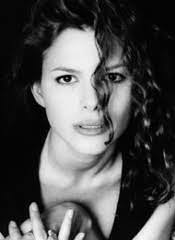 Kari Weir's Instagram, Twitter & Facebook