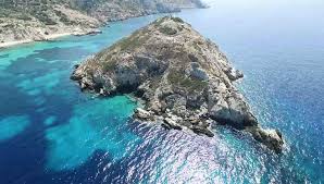 Περιλαμβάνει ενημερωτικές και ψυχαγωγικές εκπομπές, δελτία ειδήσεων, τηλεπαιχνίδια και 3 ελληνικές κωμικές σειρές, συνδυάζοντας έτσι την ενημέρωση και τη ψυχαγωγία. To Ainigma Ths Keroy Pagkosmia Premiera Sthn Ert1 Syros Agenda