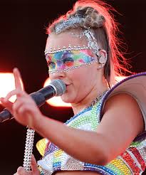 Jojo Siwa Blasts Crowd At NYC Pride After Being Boo'd!