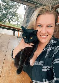 Donna Bonnel's Instagram, Twitter & Facebook