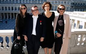 Shop authentic alber elbaz clothing, accessories and alber elbaz for lanvin, fall 204, 18 long black leather gloves with tonal stitching, fringe details at uppers and button closures at inner wrists. Alber Elbaz The Most Likeable Man In Fashion On Copycats Imposter Syndrome And His Career Comeback