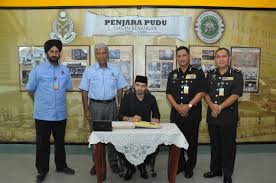 Check spelling or type a new query. Penjara Malaysia Sur Twitter Lawatan Mesra Y A M Tengku Shariffuddin Shah Ibni Tengku Sulaiman Shah Al Haj Ke Penjara Sg Buloh Azisjamman Alwi Ibrahim59 Kppenjara Hjzulkifliomar Alnassif Https T Co 1vqcr58ppz