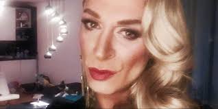 Häufig der konstellation mmf praktiziert und hat ihre bezeichnung vom gleichnamigen nahrungsmittel bei dieser technik befindet sich die frau zwischen. Ehemaliger Koln 50667 Star David Dos Santos Outet Sich Als Trans Frau Ggg At