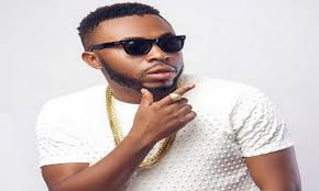 Samklef didn't let things slide as he returned to twitter to tackle simi via a series of tweets after stating that she could have sent him a direct message rather than calling him out publicly. Samklef Joins Harrysong Confesses He Is Emotionally Distressed Daily Post Nigeria