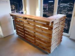 Paletten Bar Anleitung 5 Einfache Schritte Wie Sie Bartresen Aus Selber Bauen Bar Aus Paletten Diy Paletten Mobel Aus Paletten