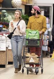 I cant believe elizabeth olsen got married and we don't even have a picture of her in. Elizabeth Olsen Hungary On Twitter Lizzie And Her Boyfriend Robbie Arnett Seen Shopping At Whole Foods Market In Los Angeles Yesterday You Can Find 2 Hq Photos In The Gallery Https T Co Amgta67vy9 Https T Co Yxxwbclred