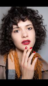 Wenn sie ein rundes, eckiges oder. 1001 Ideen Fur Kurzhaarfrisuren Fur Lockiges Haar