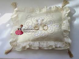 Cuscini portafedi economici online per il tuo matrimonio. Piccole Coccinelle La Creativita Cuscino Porta Fedi Ricamato A Intaglio Realizzato Interamente A Mano