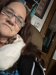 I'm so jealous of him because he had a chance to interact with Rosé and he  hugged her, but without knowing that he hates Rosé like this, our baby  doesn't deserve this.