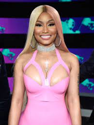 Think pink and blonde nicki minaj's gorgeous ombre hair color. Vmas 2017 Nicki Minaj Wears Two Toned Pink And Blonde Hair Allure