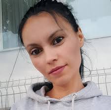 Elena Munteanu updated her profile picture.