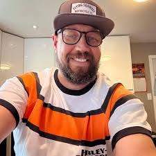 Nathaniel Jacobson's Instagram, Twitter & Facebook