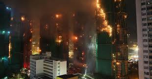 香港高層住宅群で大規模火災、55人死亡・279人不明 修繕会社の3人 ...