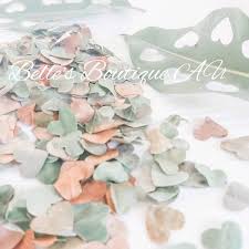 biodegradable amour coeur de mariage confettis eco amical etsy in 2021 heart wedding decorations wedding confetti heart wedding