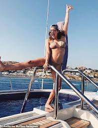 Katharine Mcphee Picture Exclusive Singer Enjoys Stroll With New Husband David Foster In Capri Daily Mail Online