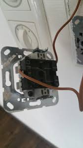 Fibaro dimmer 2 can switch or dim connected light source either through radio waves or through the wall switch connected directly to it. Fibaro Dimmer 2 Anschliessen Fibaro Aktoren Sensoren Siio Community