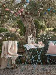 Gartendeko Ideen Jede Menge Inspiration Westwing Schöne gartendeko für balkon, garten & terrasse bei home24 kaufen große auswahl an gartendekoration gute qualität keine versandkosten.