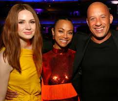 Vin diesels filme sind meist voller action und krasser stunts, der schauspieler hat jedoch weitaus mehr drauf, als nur muskelprotz zu sein. Doctor Who Hub Karen Gillan Zoe Saldana And Vin Diesel Facebook