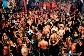 Erfahrt hier wo man die besten clubnächte verbringen kann! Kitkatclub Berlin Club Ra