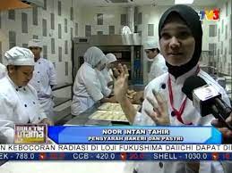 Diploma bakeri dan pastri memprihatinkan bidang seni bakeri, pastri, kemahiran kulinari serta aspek praktikal dan teori. Diploma Seni Pastri Uitm Jbfasr