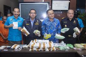 It's not new that the penalty for drug trafficking in malaysia is death. Drugs Smuggling Through Indonesia Malaysia Border In Kalimantan Thwarted National The Jakarta Post
