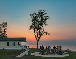 Restaurants near geneva on the lake state park restaurants in this area are known for american, contemporary american, italian, steakhouse and global, international cuisines. Beach Towns Geneva On The Lake Is A Wistful All Encompassing Getaway