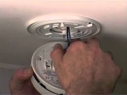 Most detectors give off some sort of signal. Replace Battery In Kidde 4973 Smoke Alarm Youtube