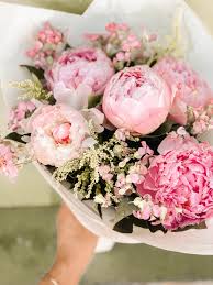 Since the famed pike place market holds a special place in both of their hearts and has become a big part of their relationship and daily routine, they knew it would be the perfect spot to exchange their. Seattle Pike Place Market Bouquet Flowers Summer Flowers Summer Pink Peonies Wedding Pike Place Market Flowers Protea Wedding