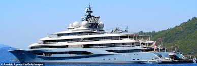 Jeff bezos is expected to arrive in the maldives within the next few days. Jeff Bezos Pays 3m To Rent The World S Largest Charter Yacht For A Week