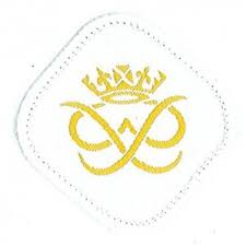 The duke of edinburgh's international award is the world's leading youth achievement award. Duke Of Edinburgh Award Cloth Badge Gold The Scout And Guide Shop
