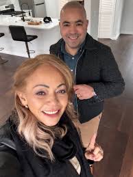 Open House Selfie Time 🤳 Rocking this hat 😁